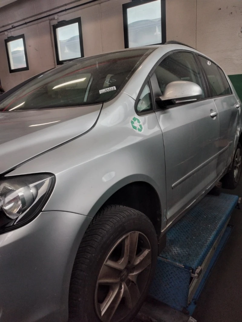 VW Golf Plus 1.6 tdi, снимка 2 - Автомобили и джипове - 47071296