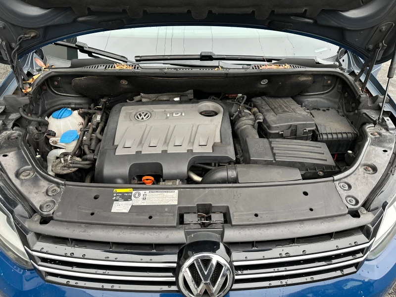 VW Touran 2.0, снимка 9 - Автомобили и джипове - 47981975