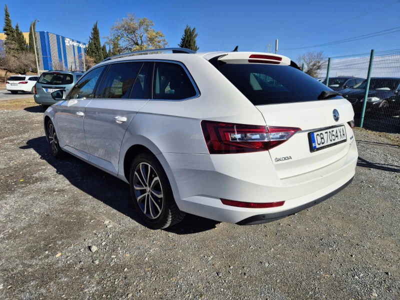 Skoda Superb 2.0TDI DSG 4x4, снимка 3 - Автомобили и джипове - 48078630