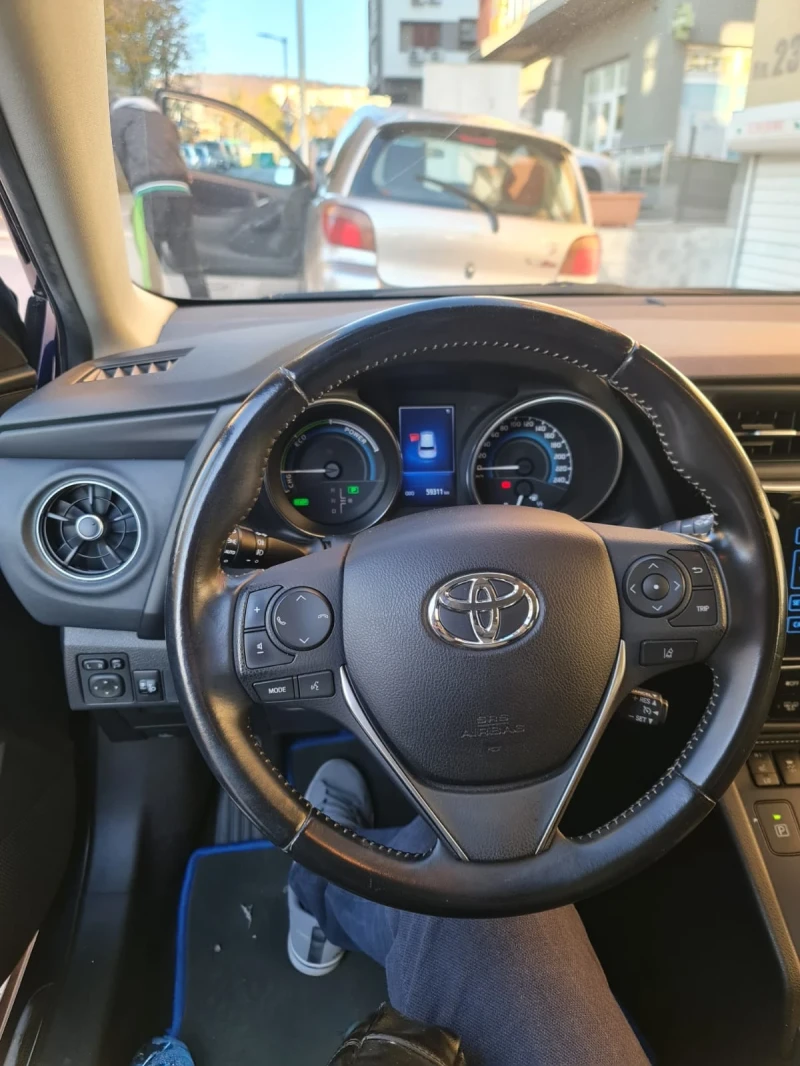 Toyota Auris, снимка 9 - Автомобили и джипове - 48548640