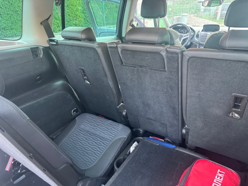 Opel Zafira 2.0cdti 6ск. Cosmo 6+ 1, снимка 13 - Автомобили и джипове - 52445853