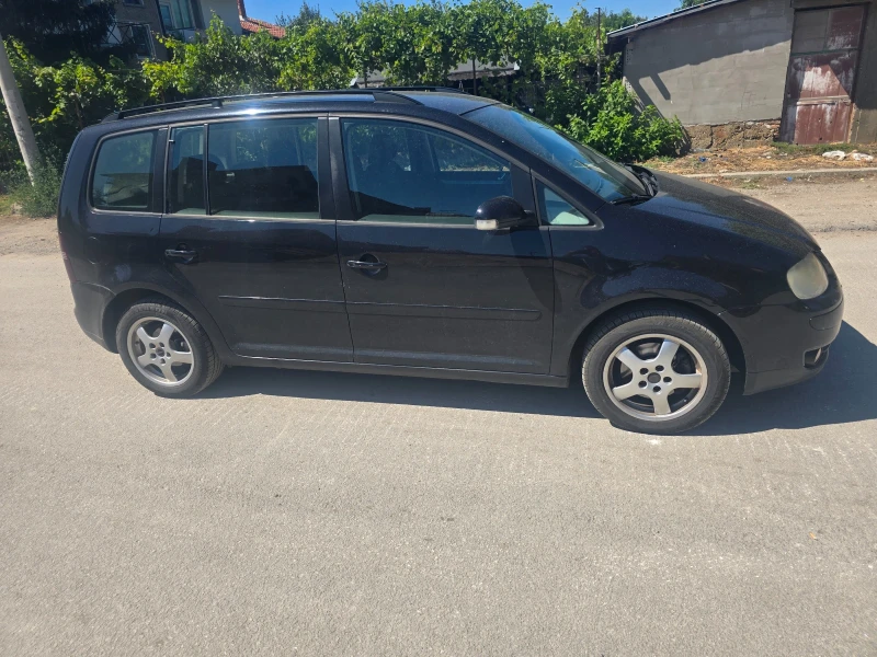VW Touran, снимка 3 - Автомобили и джипове - 51523787