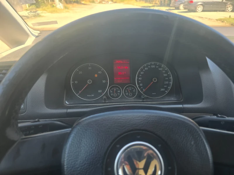VW Touran, снимка 8 - Автомобили и джипове - 51523787