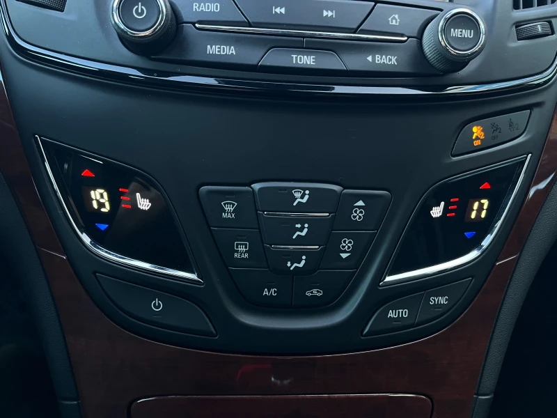 Opel Insignia 2.0CDTI-4X4-SportsTourer, снимка 12 - Автомобили и джипове - 51739037