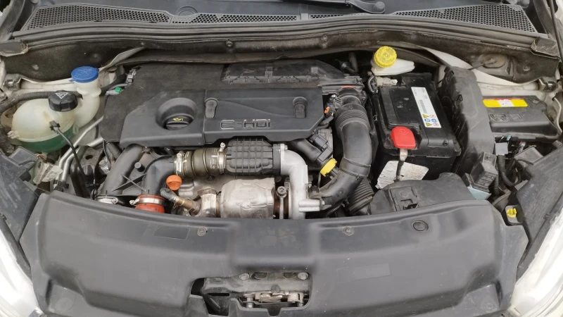 Peugeot 208 1.6 e-HDI, снимка 15 - Автомобили и джипове - 53377416