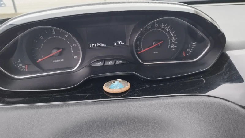 Peugeot 208 1.6 e-HDI, снимка 14 - Автомобили и джипове - 53377416