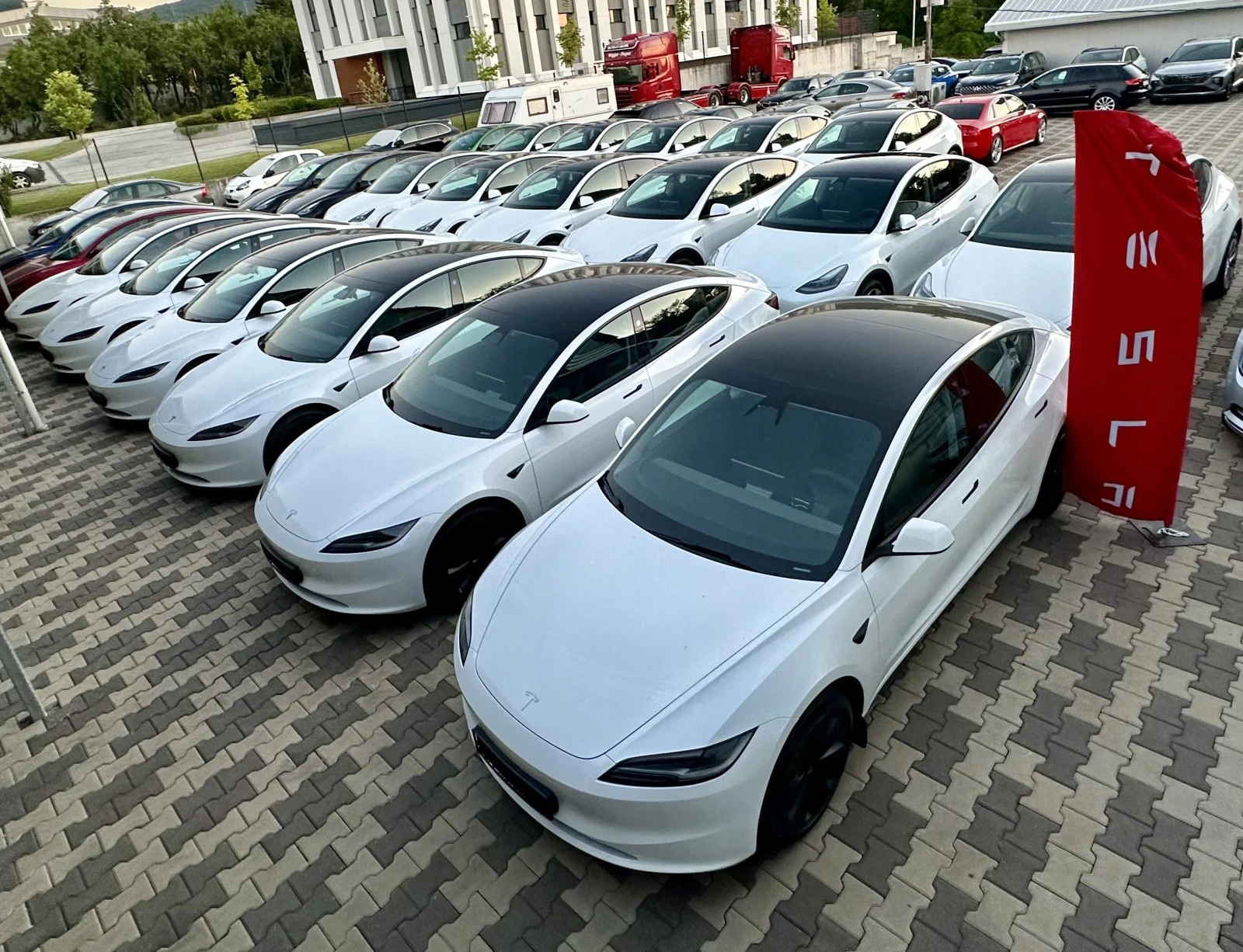 Tesla Model Y 5��/Rear-wheel drive, long range ��� Performanc� | Mobile.bg � ����������� 16