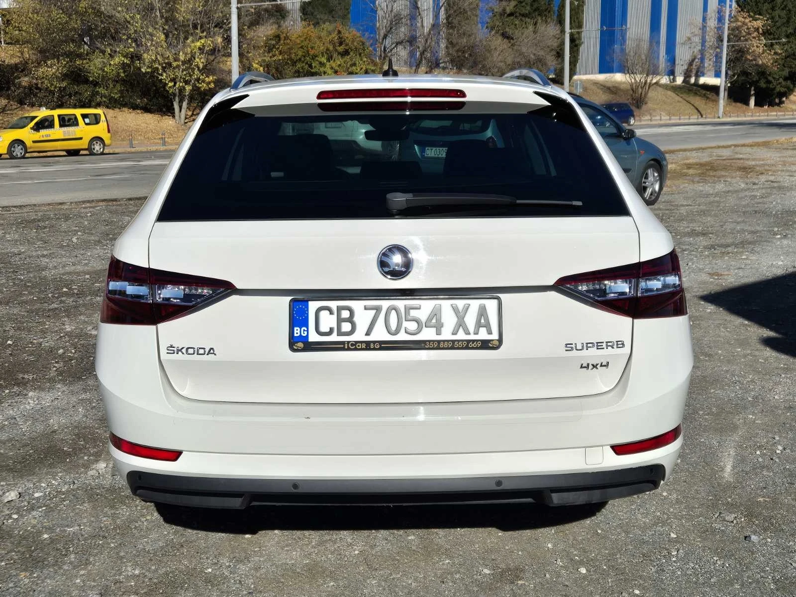 Skoda Superb 2.0TDI DSG 4x4 - изображение 4