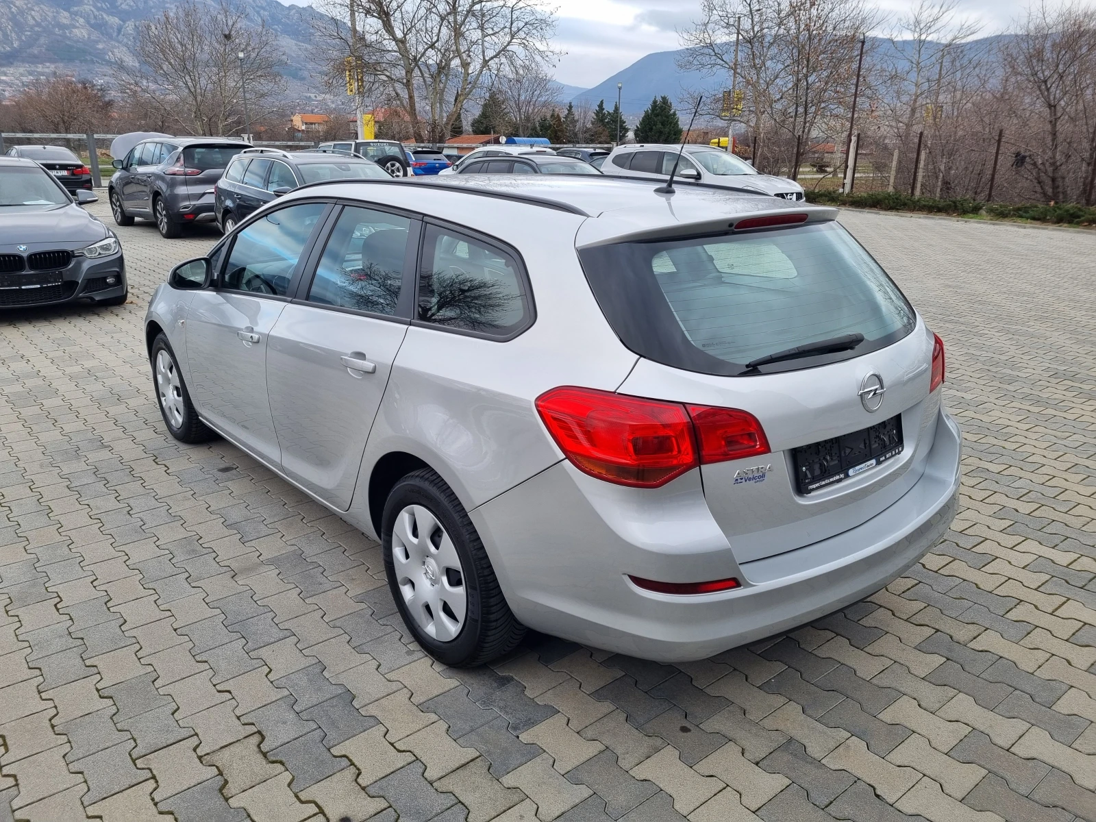 Opel Astra 1.6i-БЕНЗИН = 115.000км / 2011г. - изображение 4