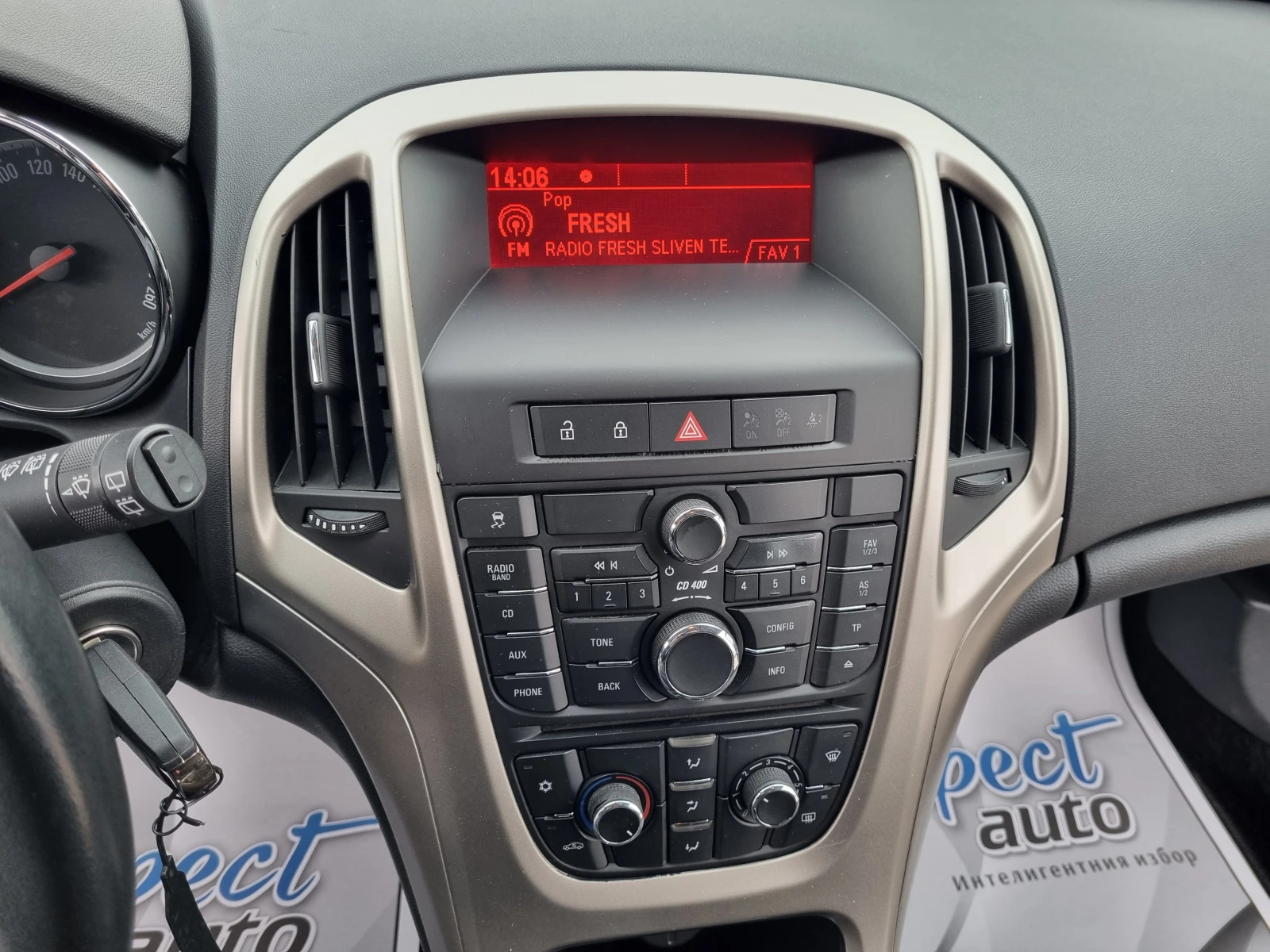 Opel Astra 1.6i-БЕНЗИН = 115.000км / 2011г. - изображение 10