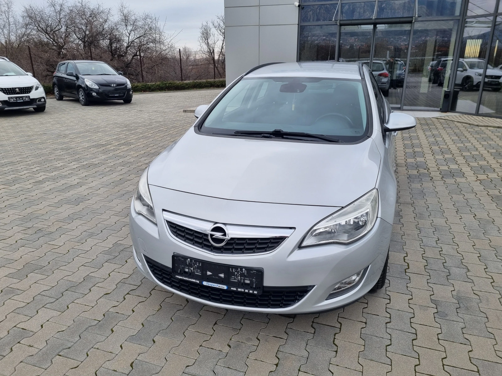 Opel Astra 1.6i-БЕНЗИН = 115.000км / 2011г. - изображение 3