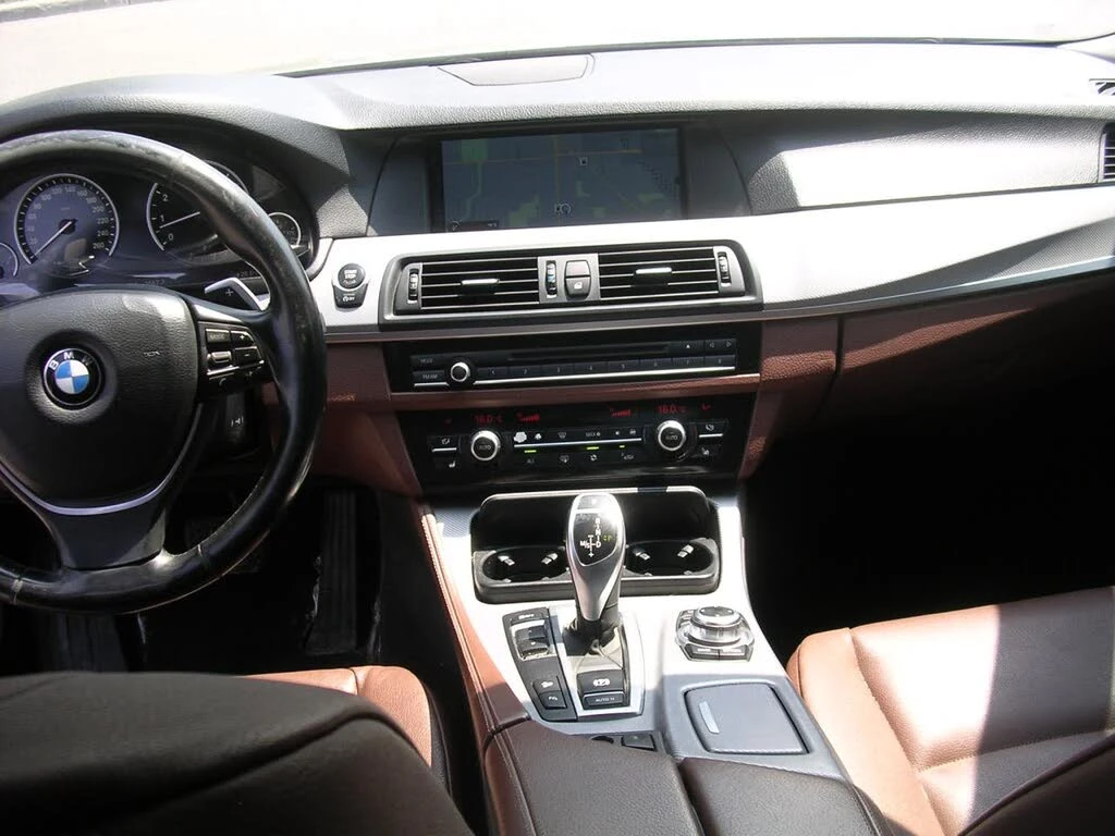 BMW 535 i X-DRIVE* KEYLESS* 360CAM* АвтоКредит(ЦЕНА ДО БГ), снимка 6 - Автомобили и джипове - 53757945