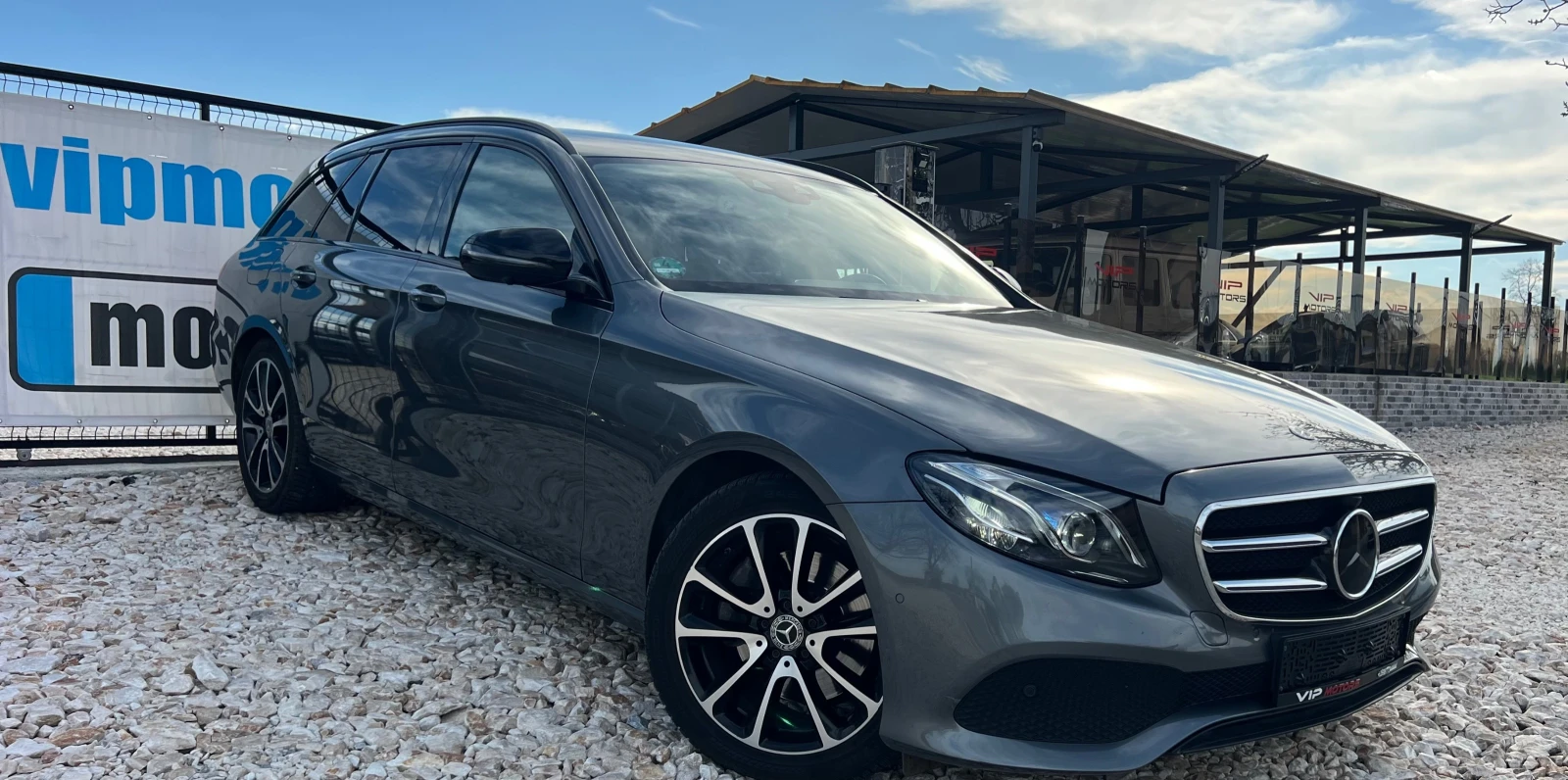 Mercedes-Benz E 220 AMG/BURMASTER/360 KAMERA/DISTRONIK/FULL/MAX/UNIKAT, снимка 5 - Автомобили и джипове - 54155598