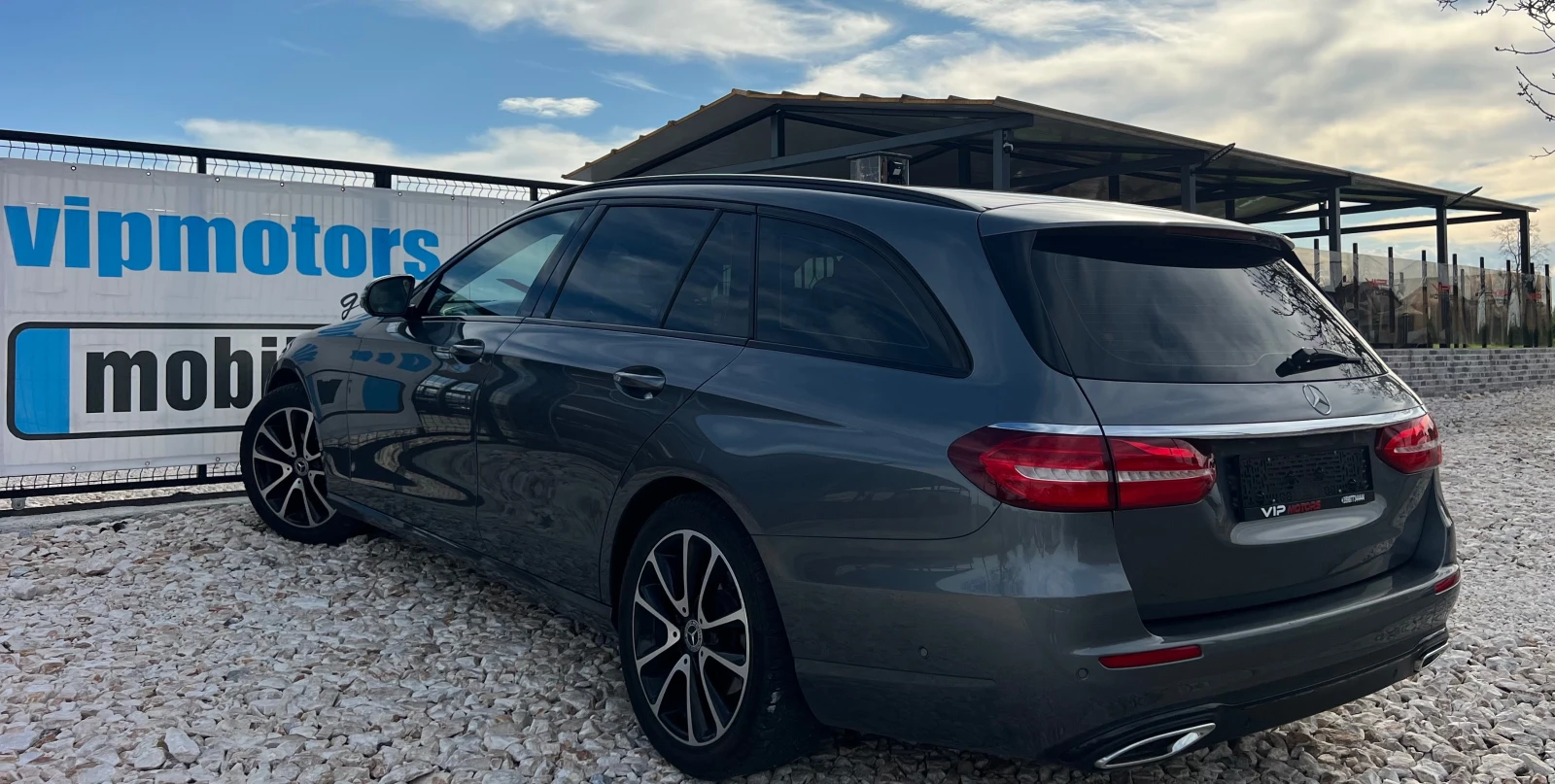 Mercedes-Benz E 220 AMG/BURMASTER/360 KAMERA/DISTRONIK/FULL/MAX/UNIKAT, снимка 4 - Автомобили и джипове - 54155598