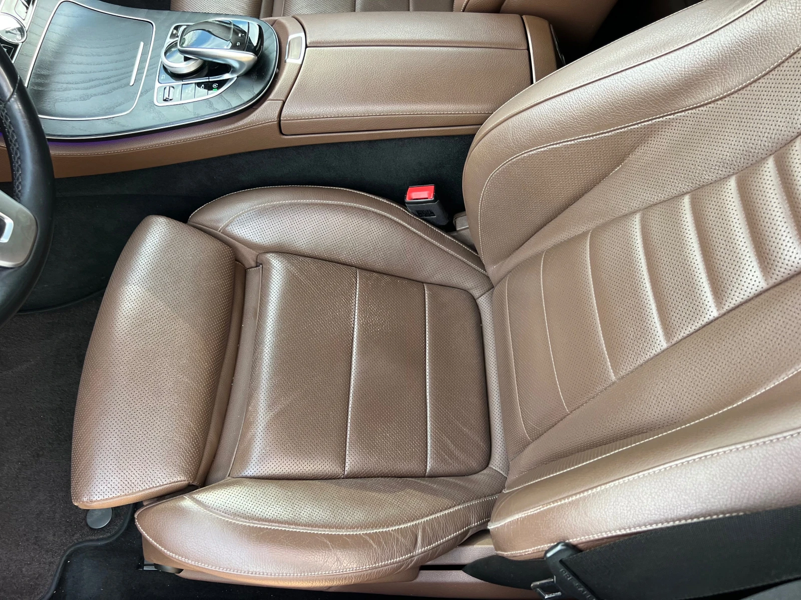 Mercedes-Benz E 220 AMG/BURMASTER/360 KAMERA/DISTRONIK/FULL/MAX/UNIKAT, снимка 11 - Автомобили и джипове - 54155598