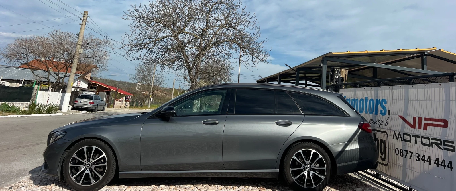 Mercedes-Benz E 220 AMG/BURMASTER/360 KAMERA/DISTRONIK/FULL/MAX/UNIKAT, снимка 3 - Автомобили и джипове - 54155598