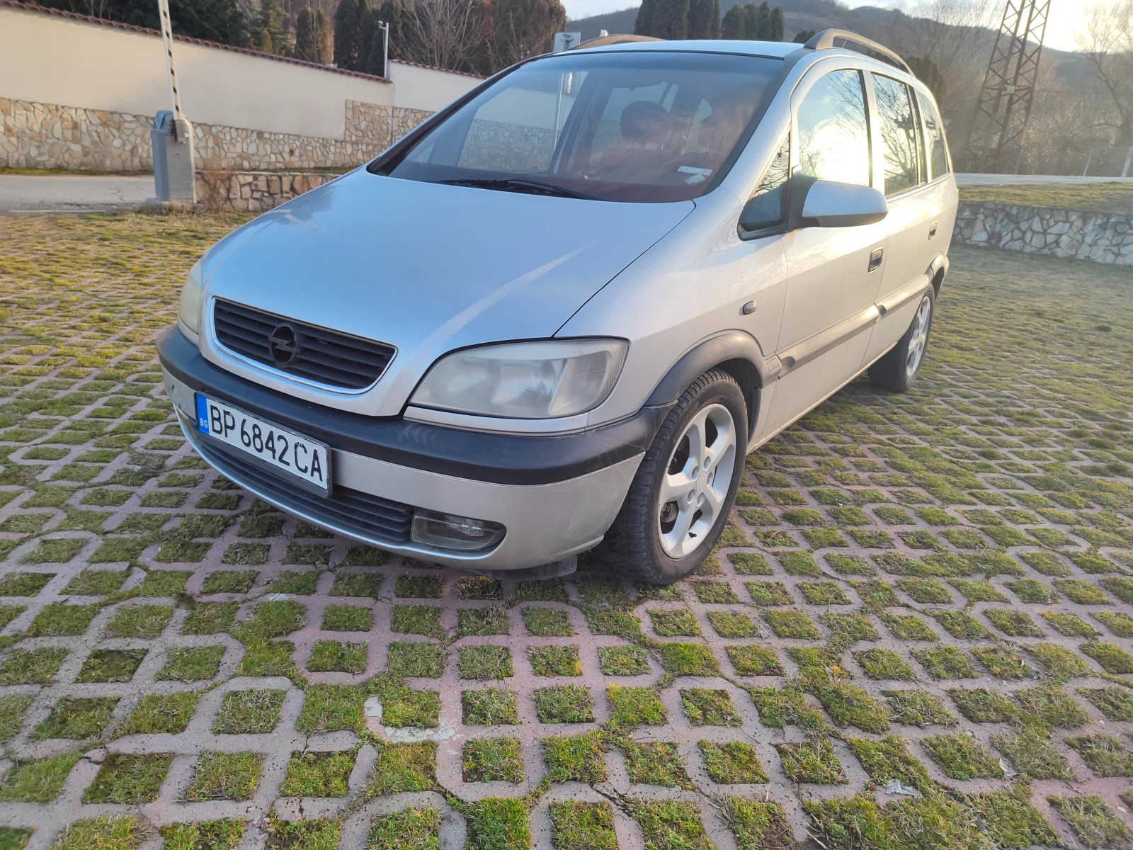 Opel Zafira 2.0DTI * КЛИМАТИК * 6+ 1 * С РЕГИСТРАЦИЯ * 