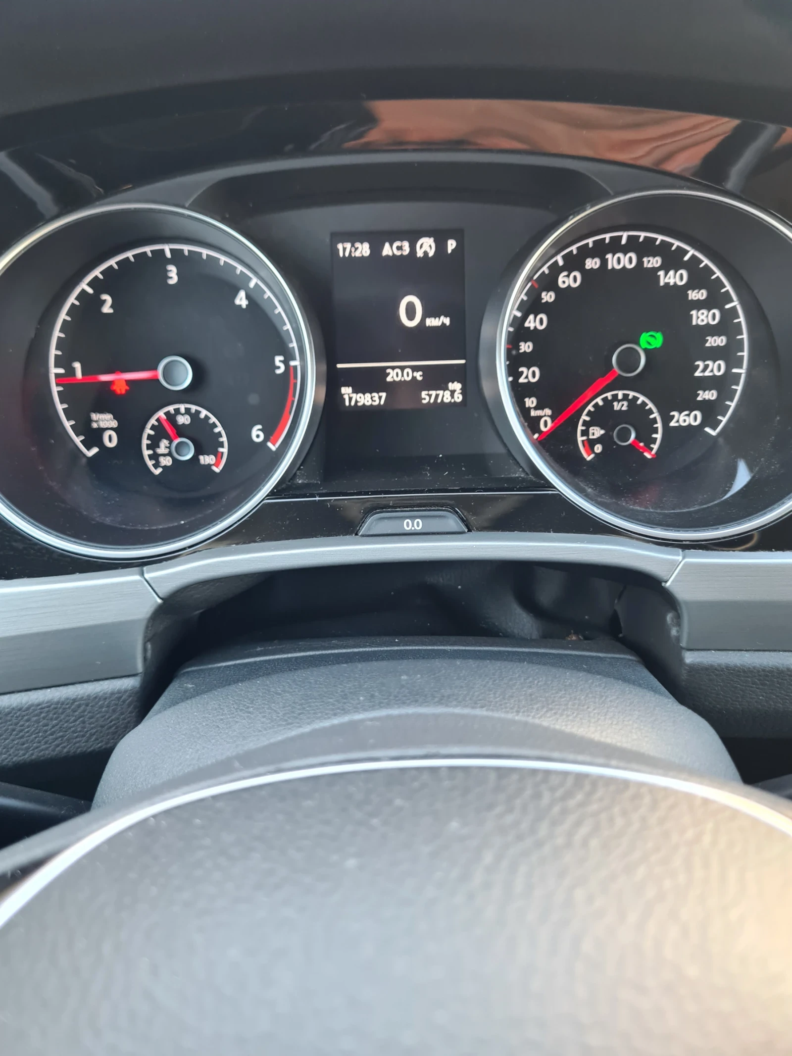 VW Touran, снимка 13 - Автомобили и джипове - 54399710