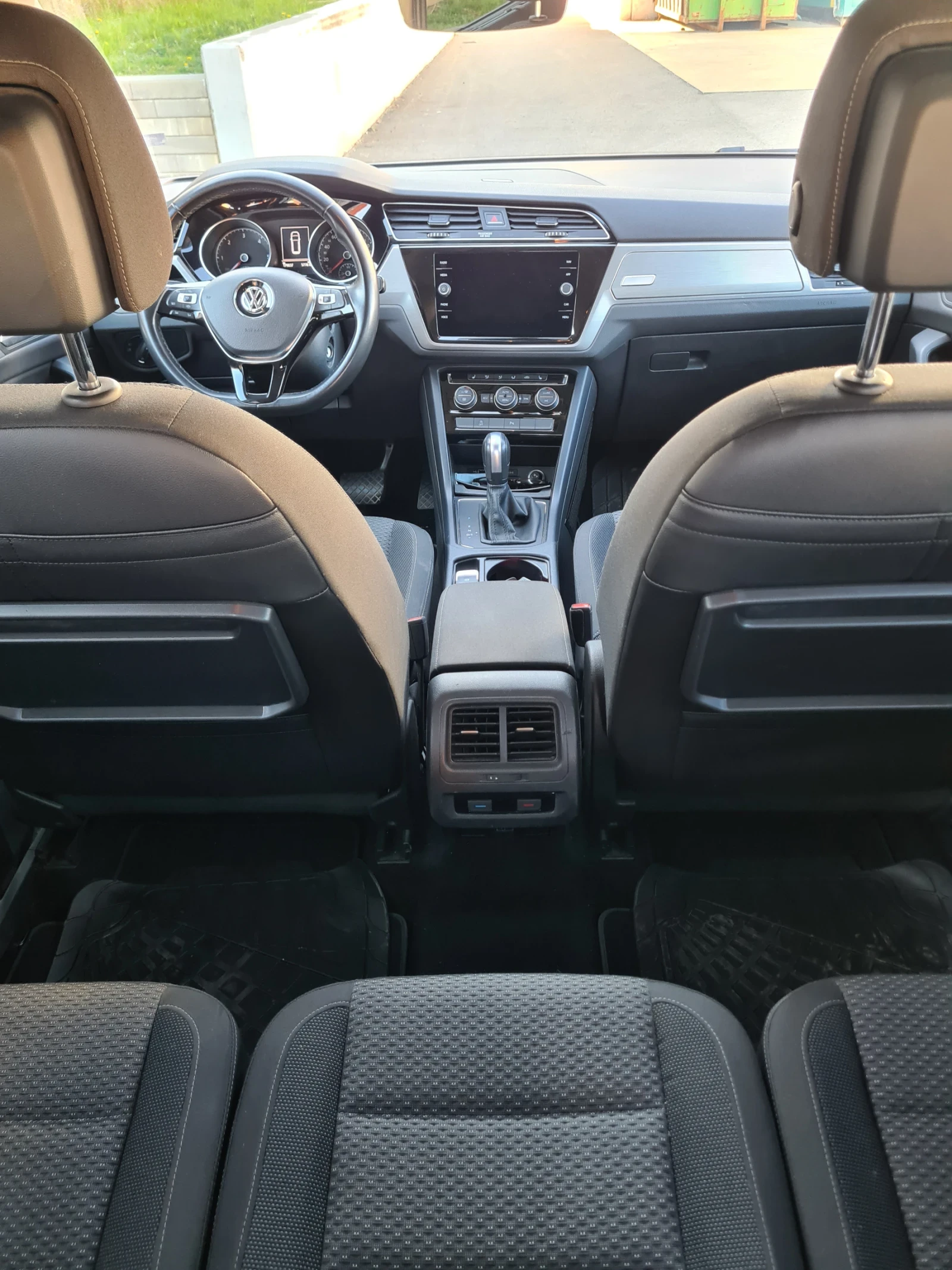 VW Touran, снимка 16 - Автомобили и джипове - 54399710