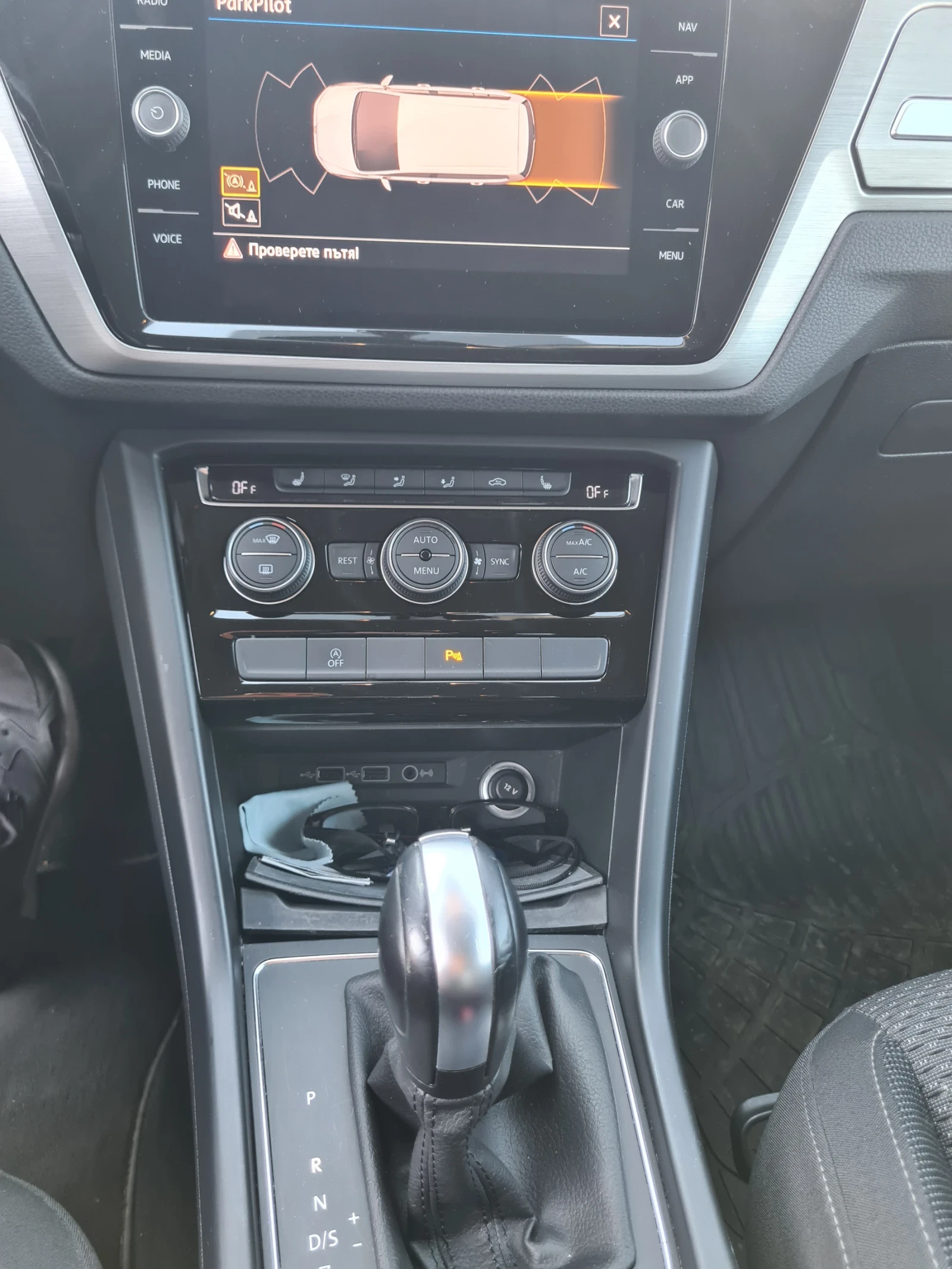 VW Touran, снимка 14 - Автомобили и джипове - 54399710