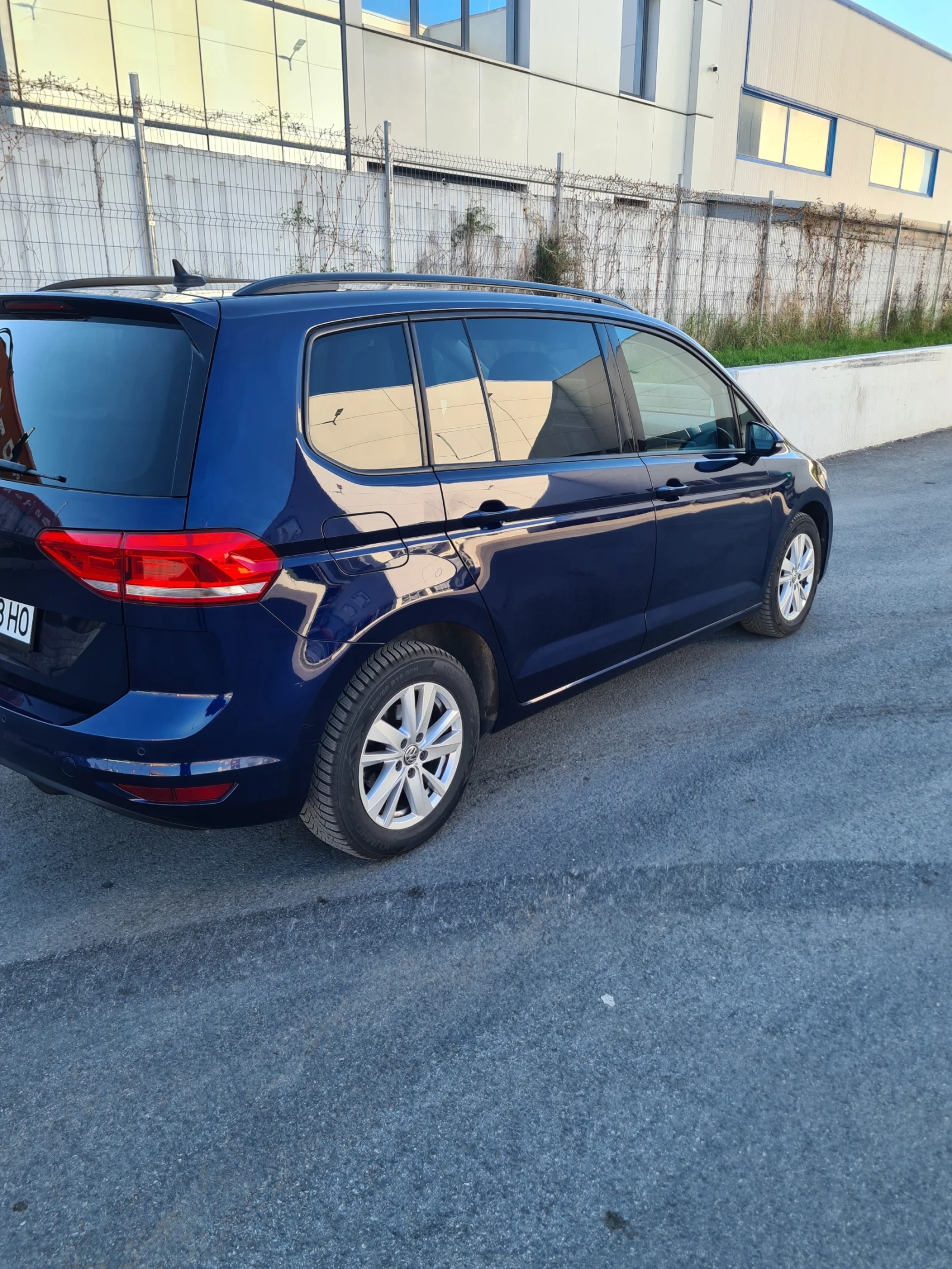 VW Touran, снимка 4 - Автомобили и джипове - 54399710