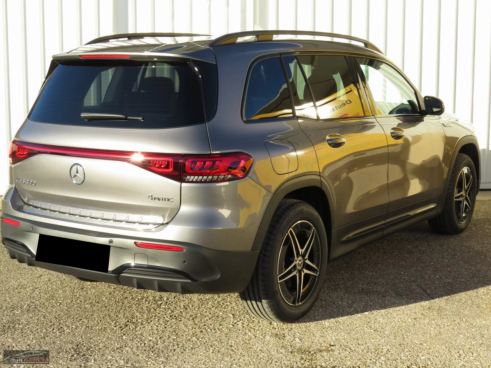 Mercedes-Benz EQB 300/228HP/4MATIC/AMG/360/PANO/NIGHT/KLESS/ACC/491z, снимка 4 - Автомобили и джипове - 54931893