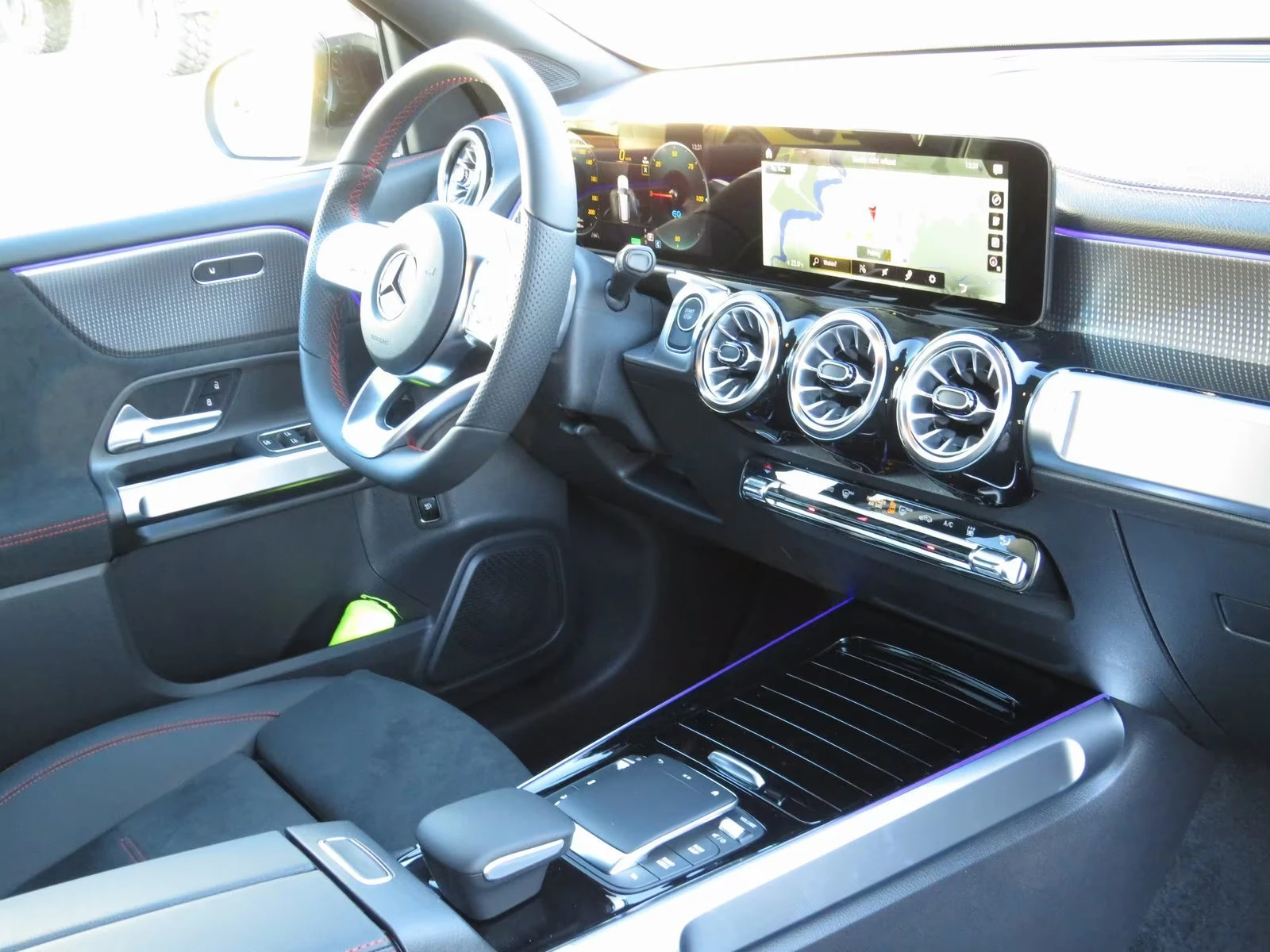 Mercedes-Benz EQB 300/228HP/4MATIC/AMG/360/PANO/NIGHT/KLESS/ACC/491z, снимка 8 - Автомобили и джипове - 54931893