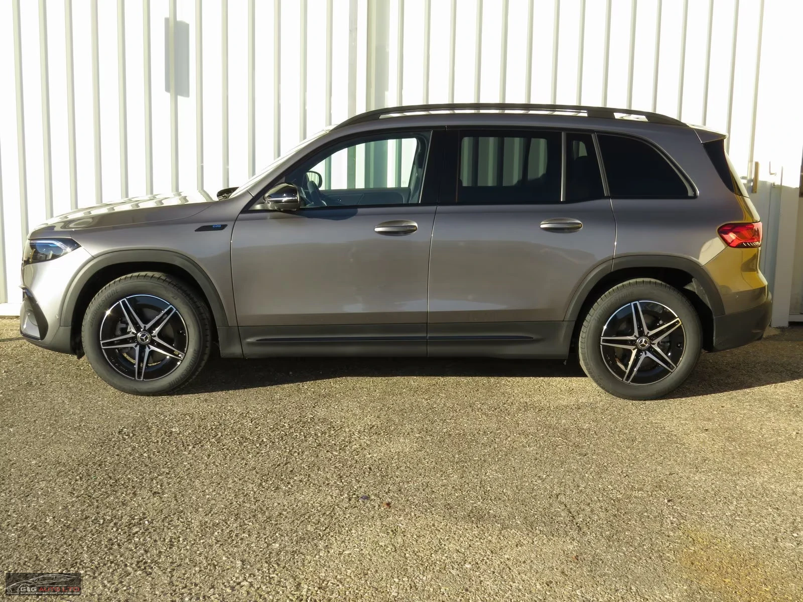 Mercedes-Benz EQB 300/228HP/4MATIC/AMG/360/PANO/NIGHT/KLESS/ACC/491z, снимка 3 - Автомобили и джипове - 54931893