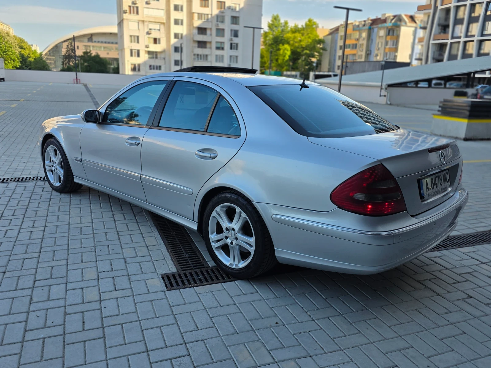 Mercedes-Benz E 220 2.2, снимка 3 - Автомобили и джипове - 54952472