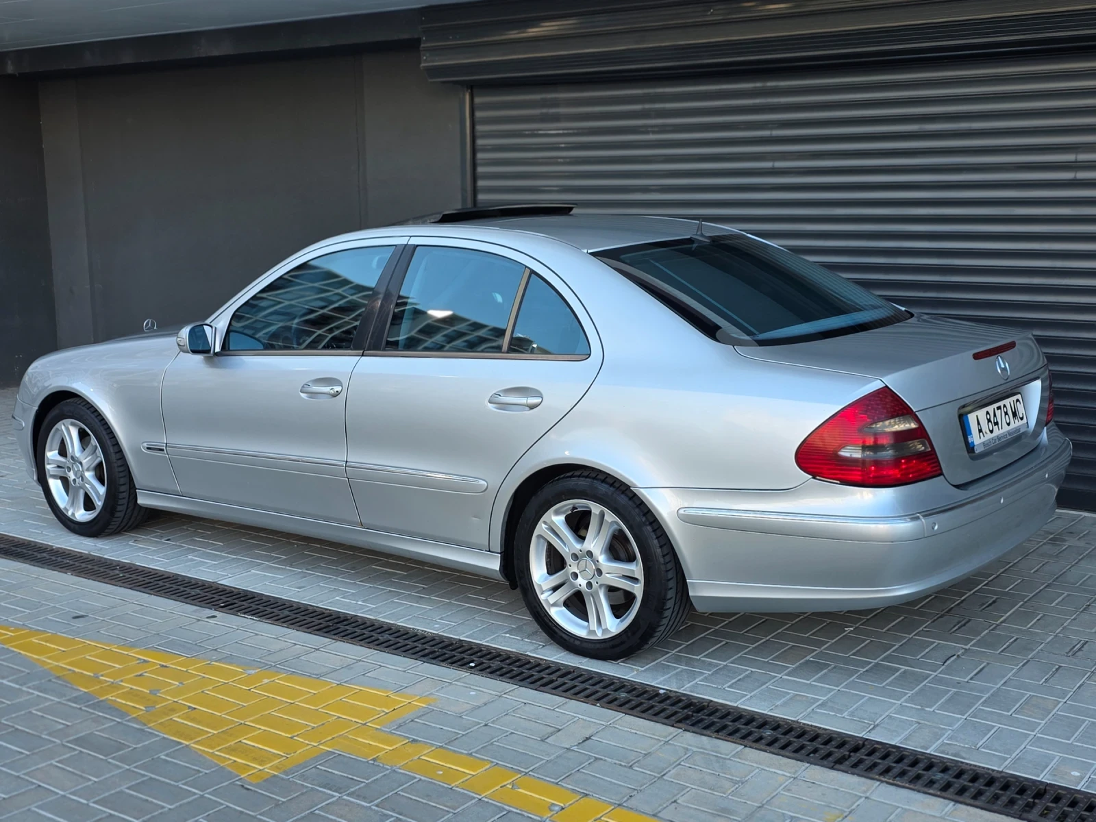 Mercedes-Benz E 220 2.2, снимка 2 - Автомобили и джипове - 54952472