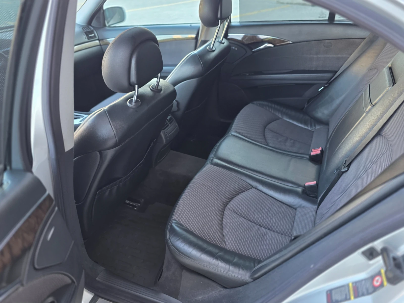 Mercedes-Benz E 220 2.2, снимка 16 - Автомобили и джипове - 54952472
