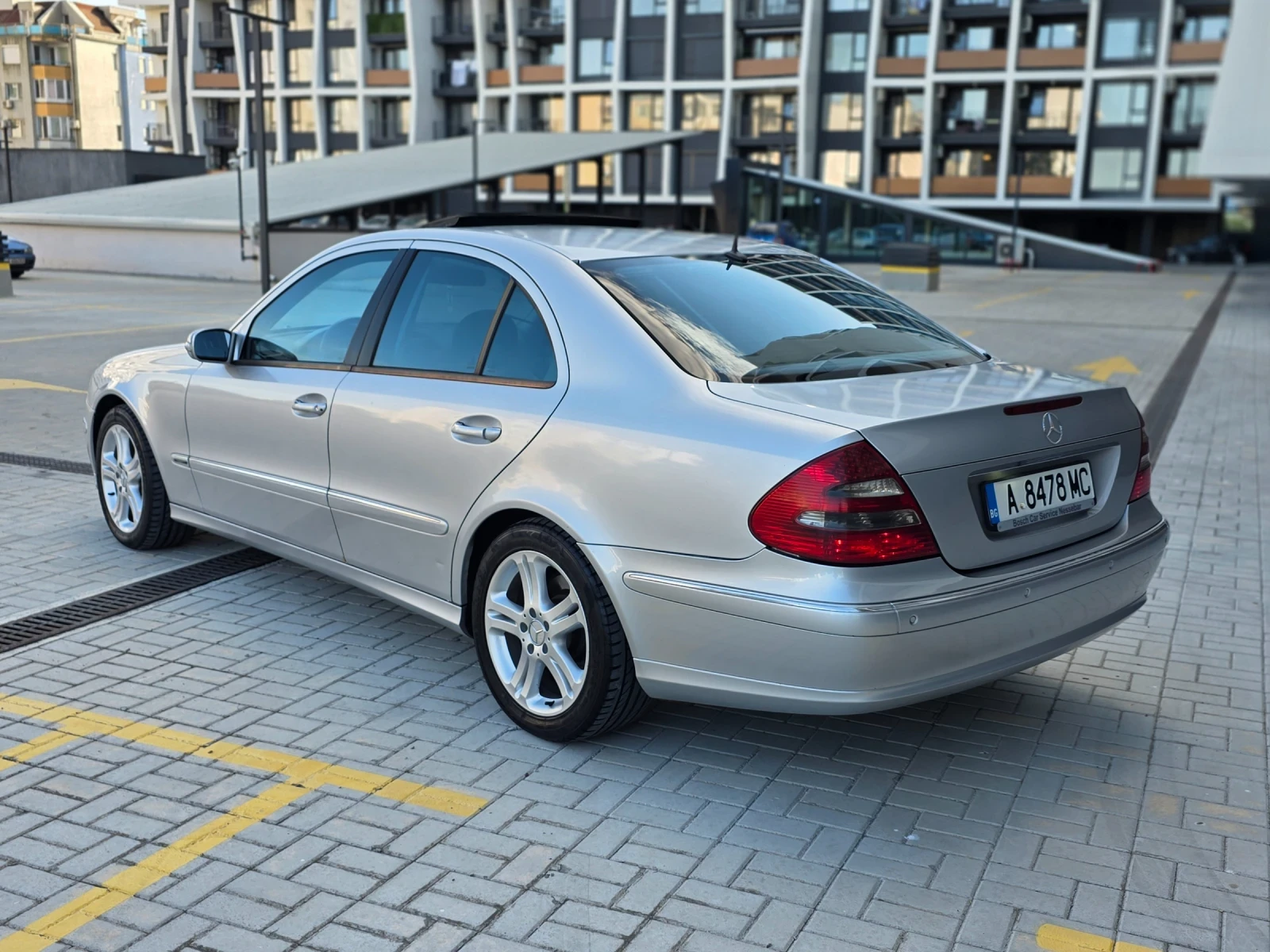 Mercedes-Benz E 220 2.2, снимка 7 - Автомобили и джипове - 54952472