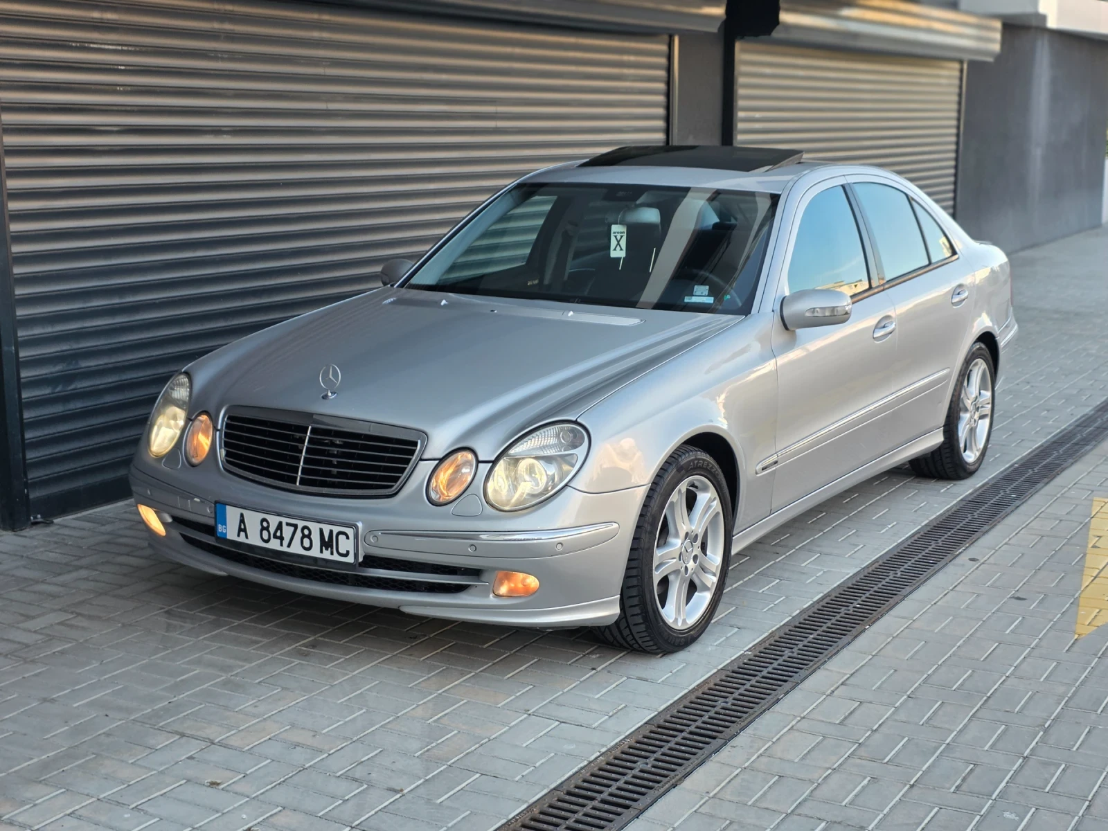 Mercedes-Benz E 220 2.2, снимка 5 - Автомобили и джипове - 54952472