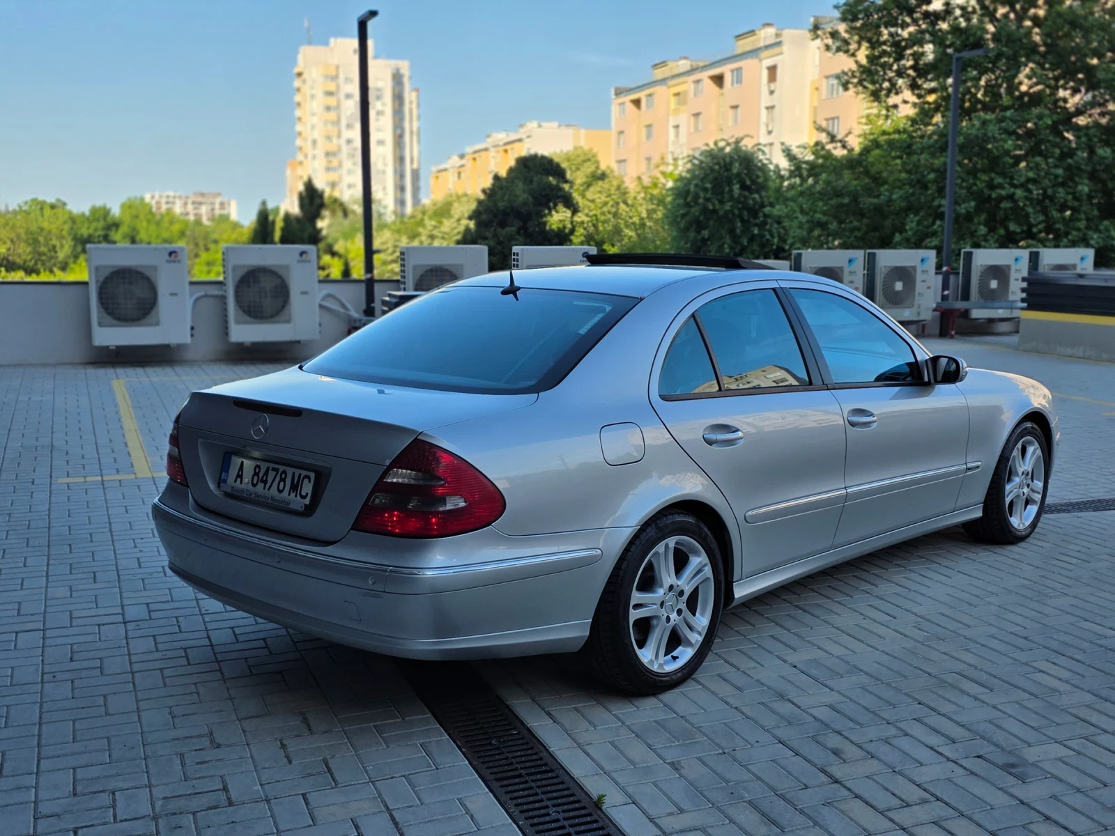 Mercedes-Benz E 220 2.2, снимка 6 - Автомобили и джипове - 54952472