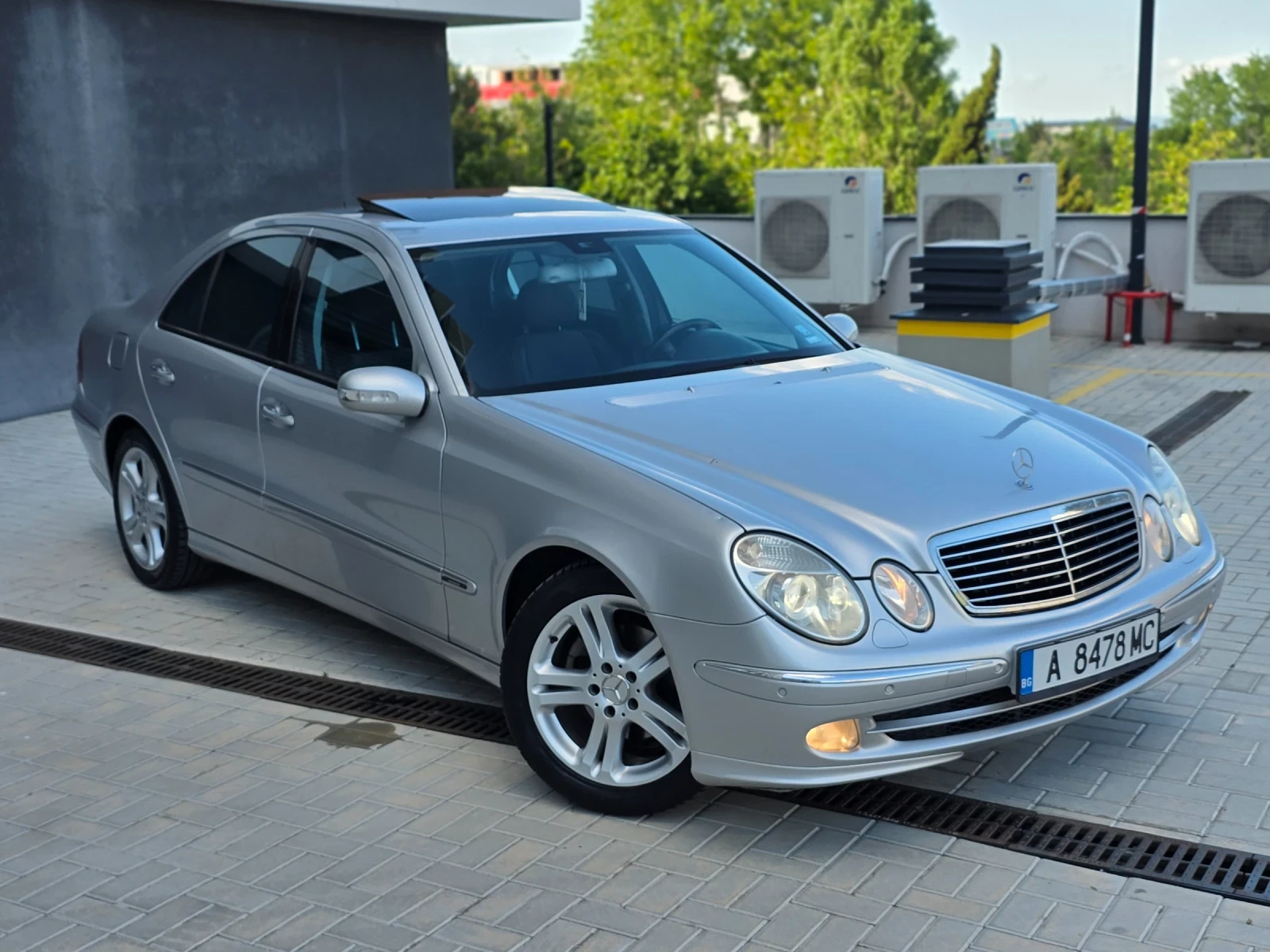 Mercedes-Benz E 220 2.2, снимка 9 - Автомобили и джипове - 54952472