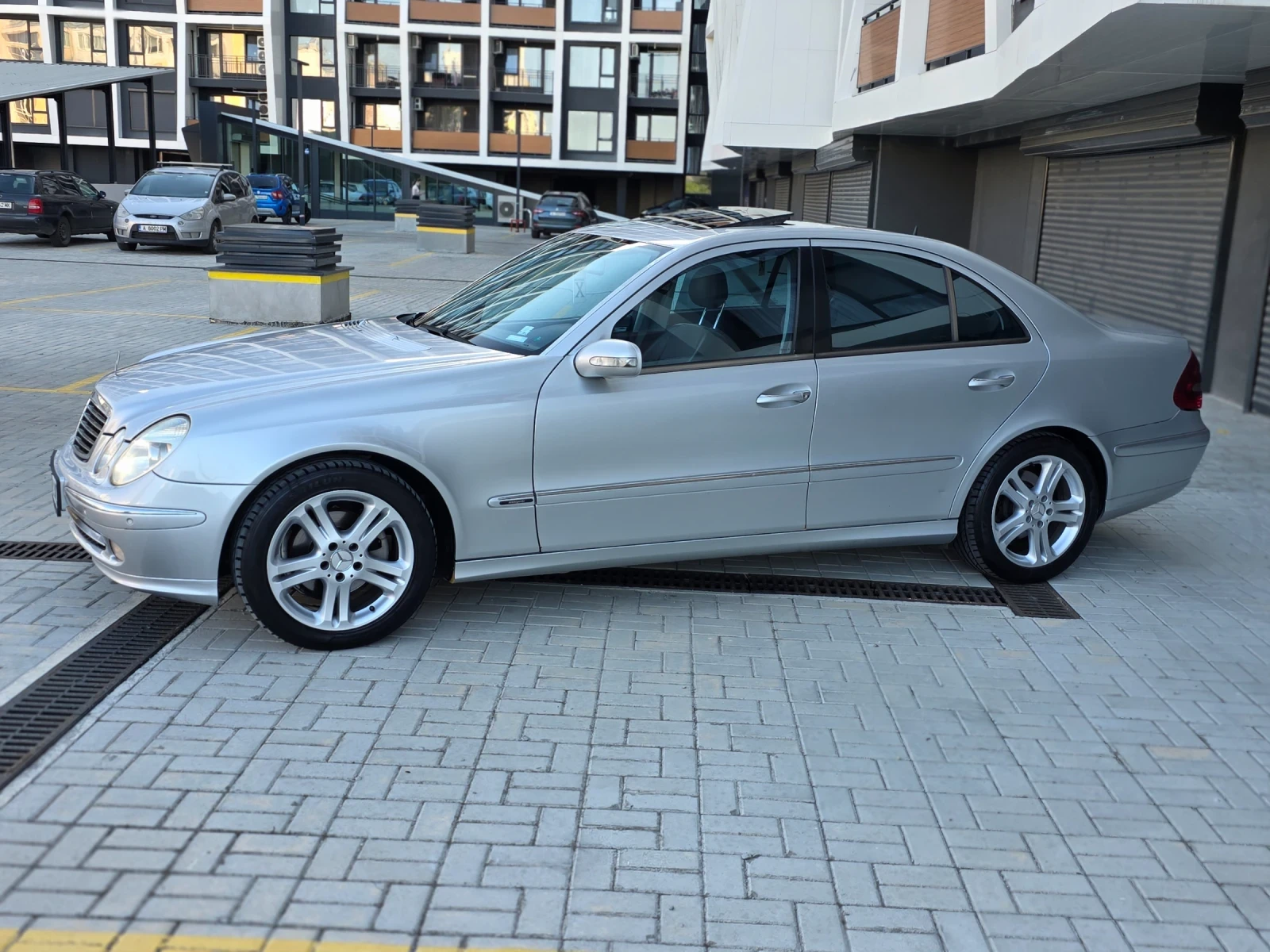 Mercedes-Benz E 220 2.2, снимка 4 - Автомобили и джипове - 54952472