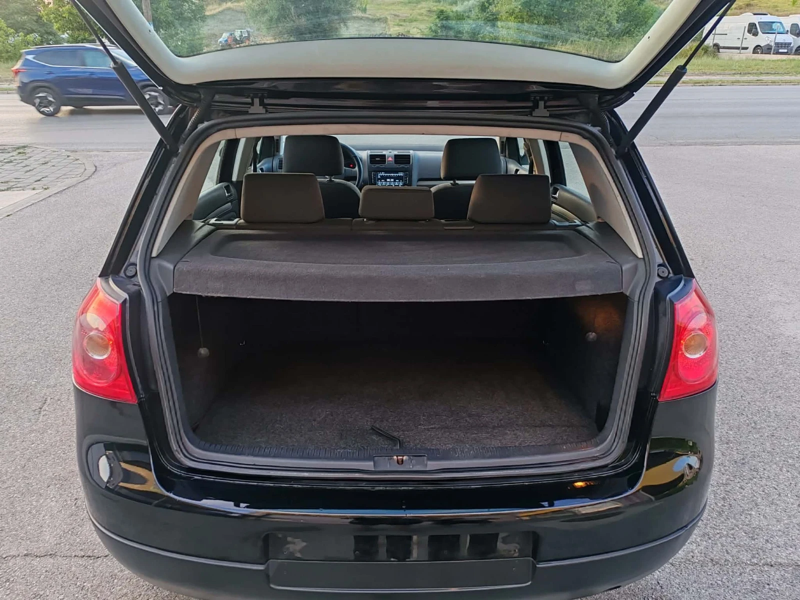 VW Golf 1.9 TDI, снимка 12 - Автомобили и джипове - 55236443