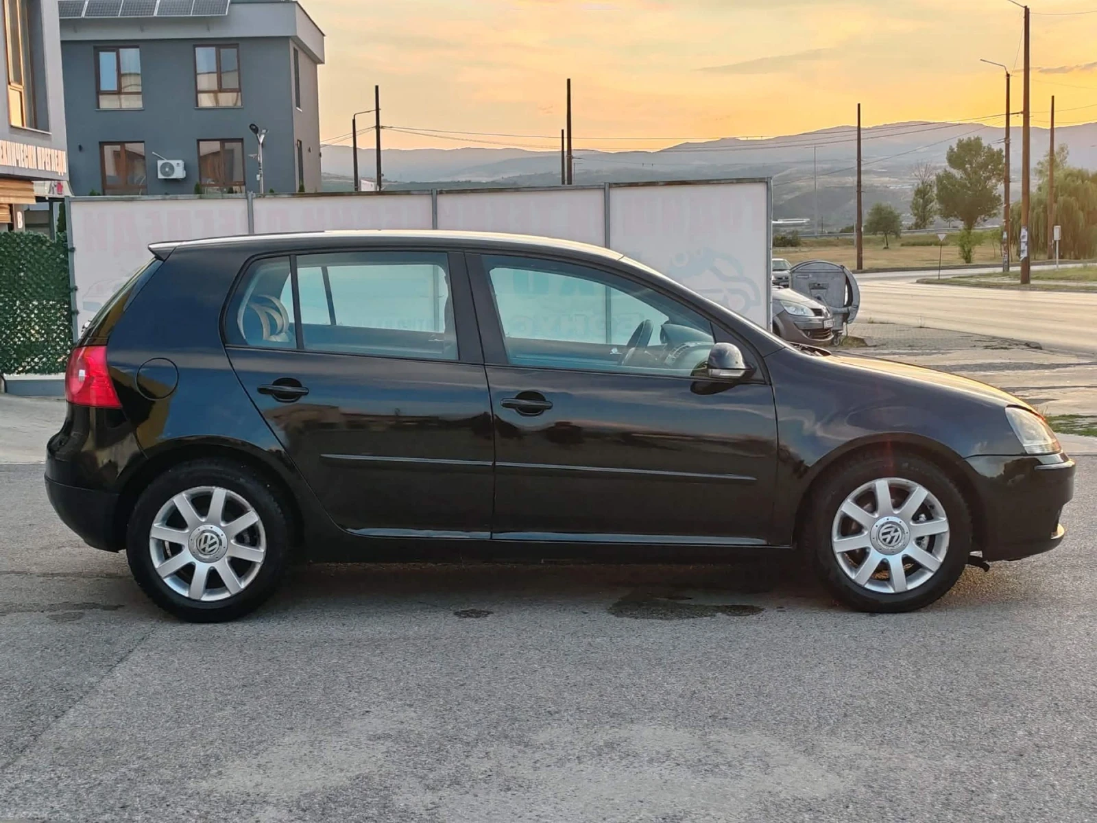VW Golf 1.9 TDI, снимка 3 - Автомобили и джипове - 55236443