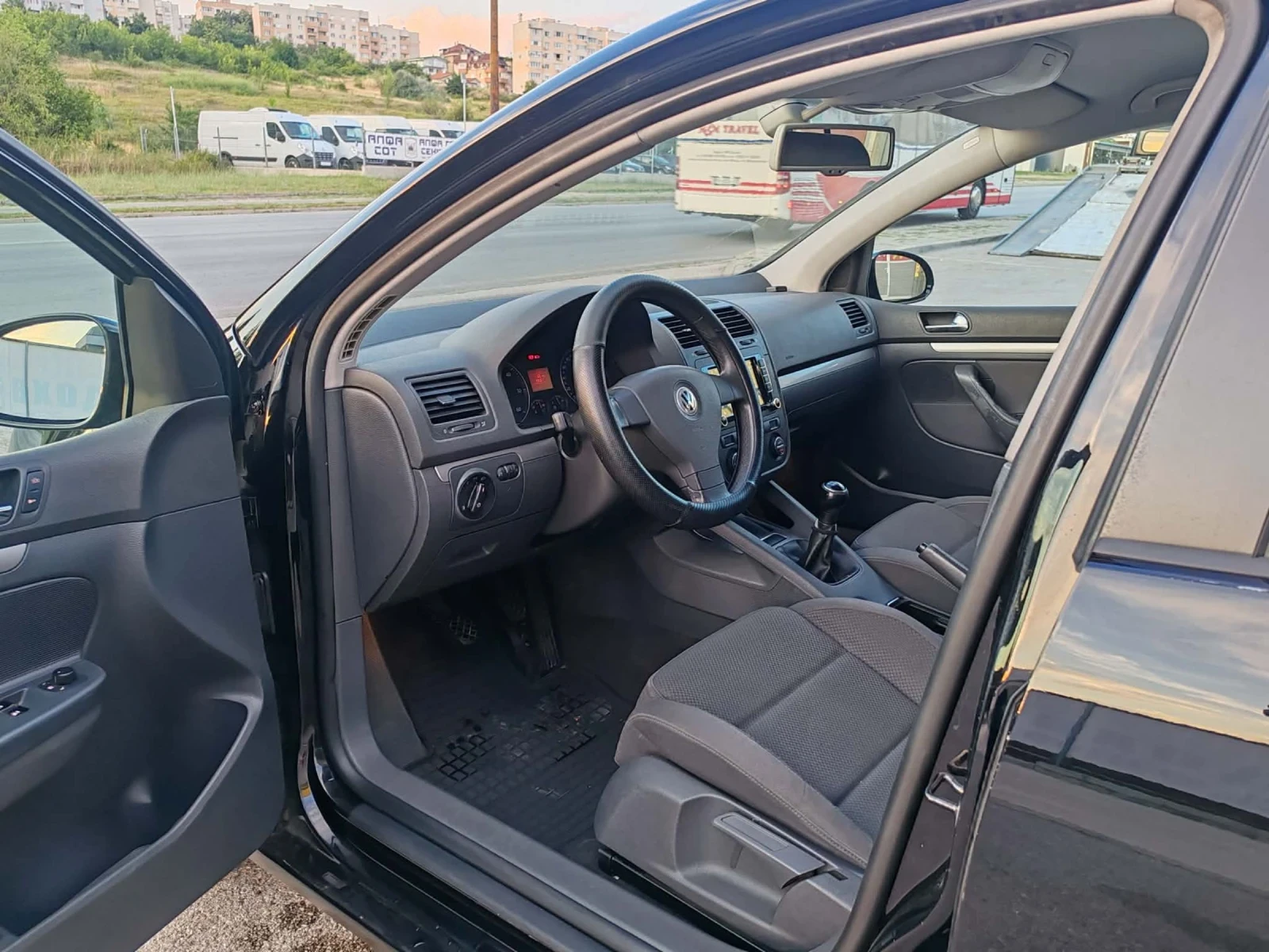 VW Golf 1.9 TDI, снимка 8 - Автомобили и джипове - 55236443