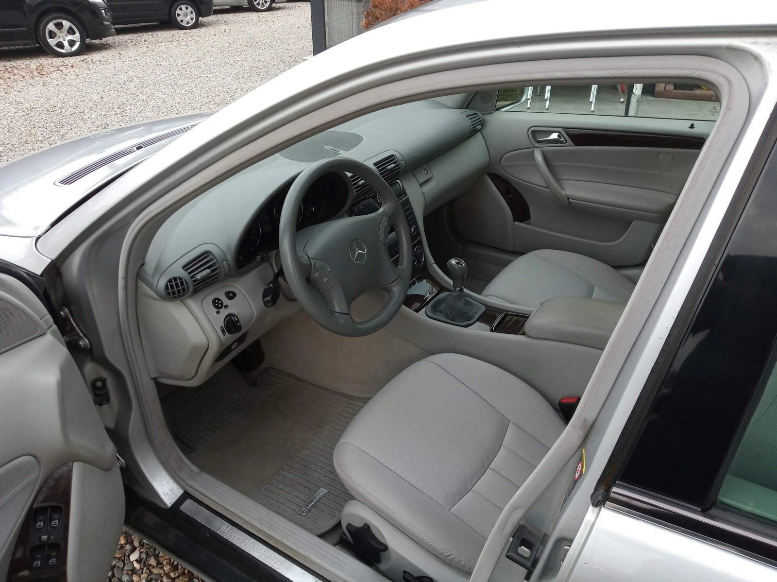 Mercedes-Benz C 180 W 203, снимка 3 - Автомобили и джипове - 55348194