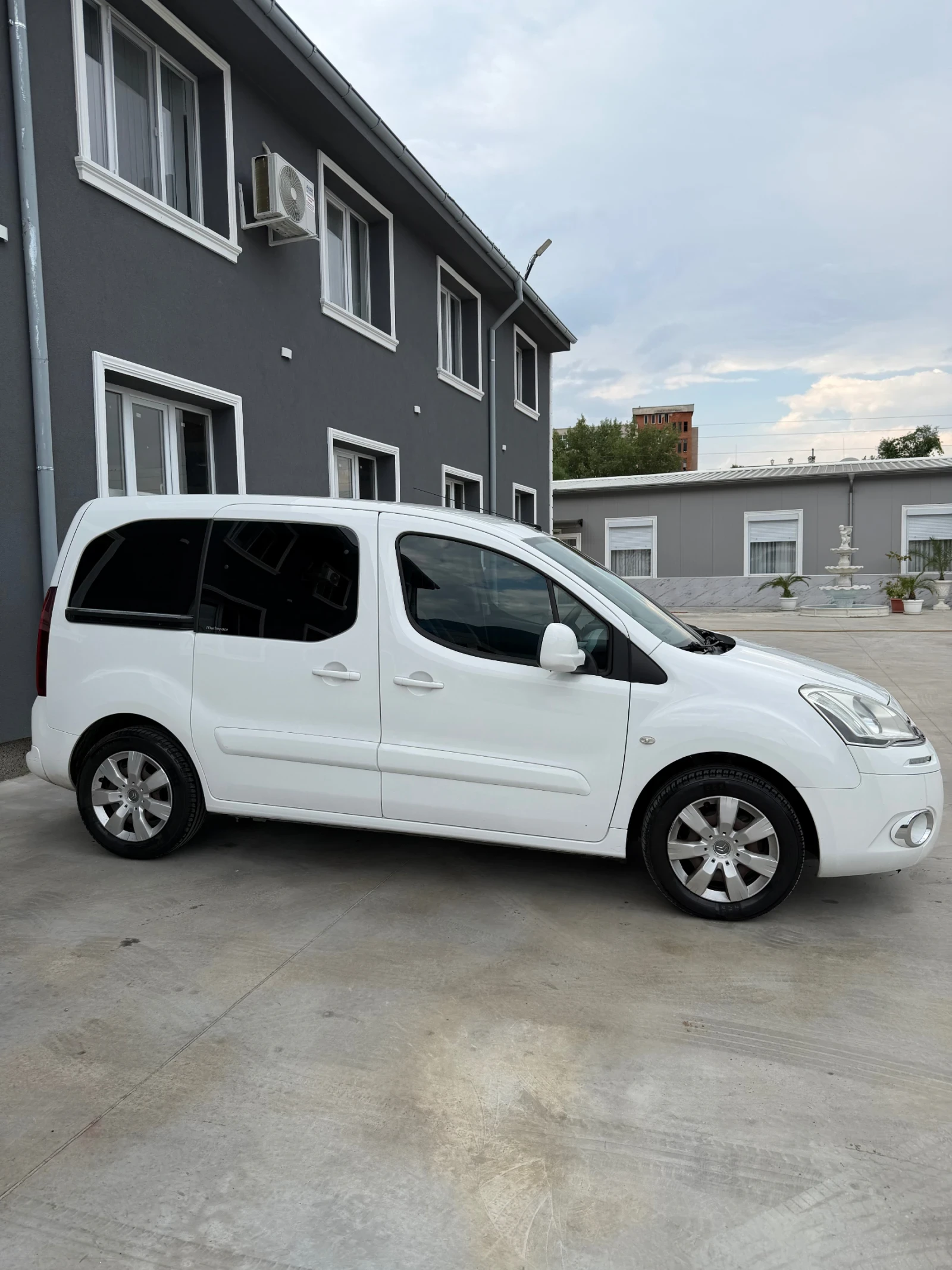Citroen Berlingo 1.6 HDI, снимка 2 - Автомобили и джипове - 55713582