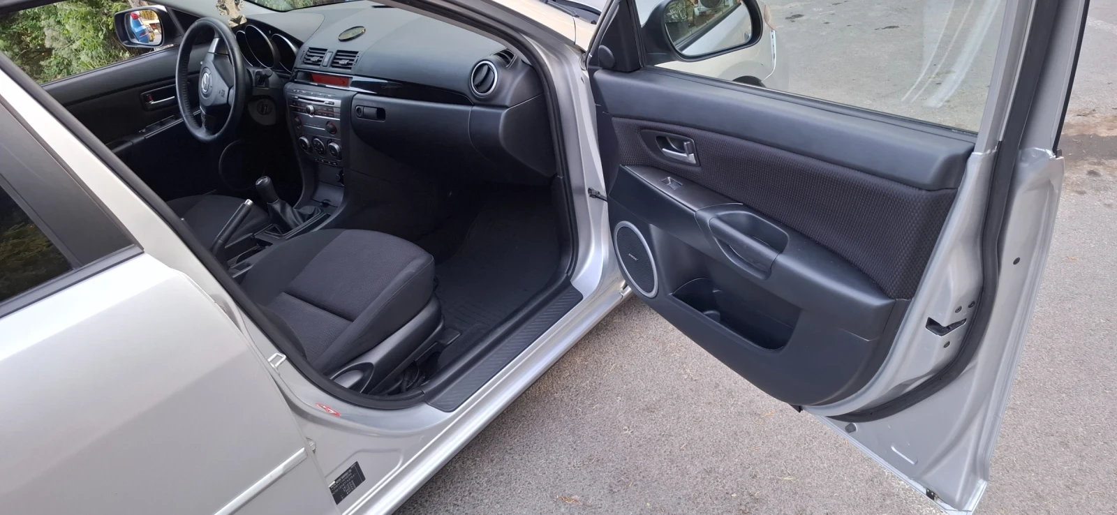 Mazda 3 1.6, снимка 8 - Автомобили и джипове - 55845596