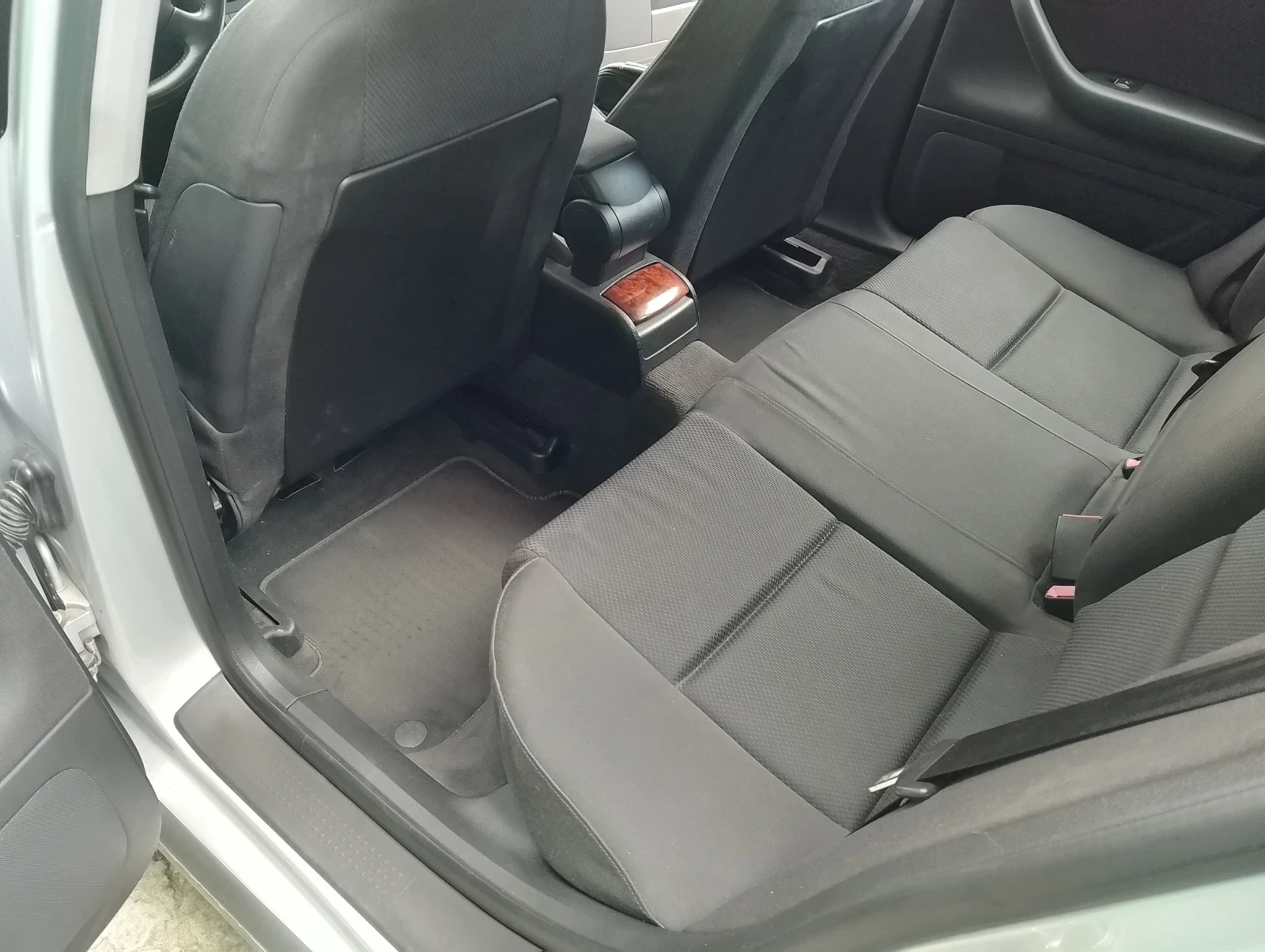 Audi A4 1.9 TDI, снимка 8 - Автомобили и джипове - 56720638