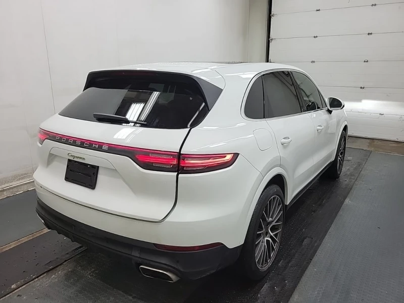 Porsche Cayenne E HYBRID  CARFAX, снимка 3 - Автомобили и джипове - 52471294
