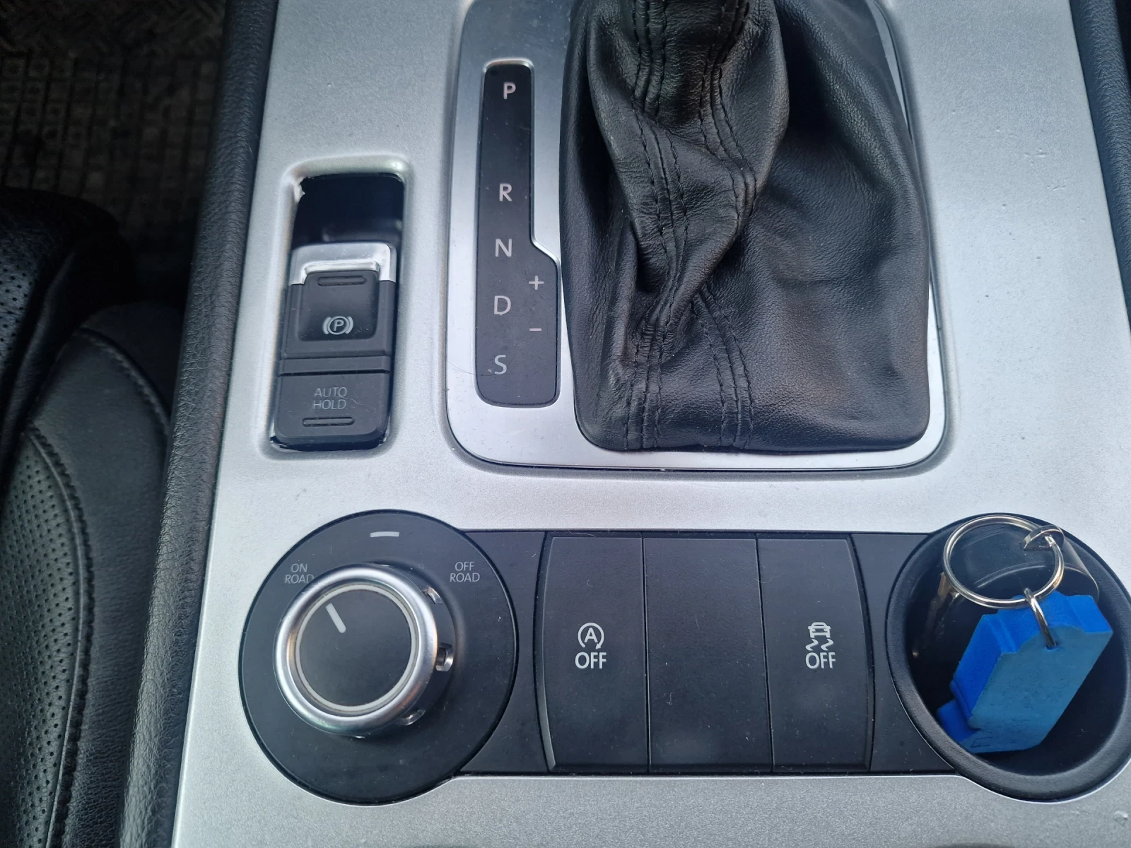VW Touareg Джип, снимка 12 - Автомобили и джипове - 54437898