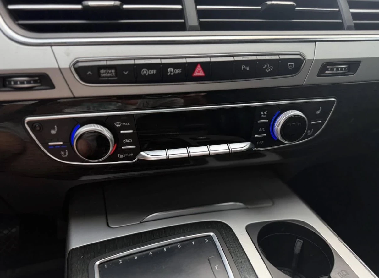 Audi Q7 3.0Т * TECHNIK * S LINE * 360 * ОБДУХ * CARFAX * , снимка 9 - Автомобили и джипове - 54869749