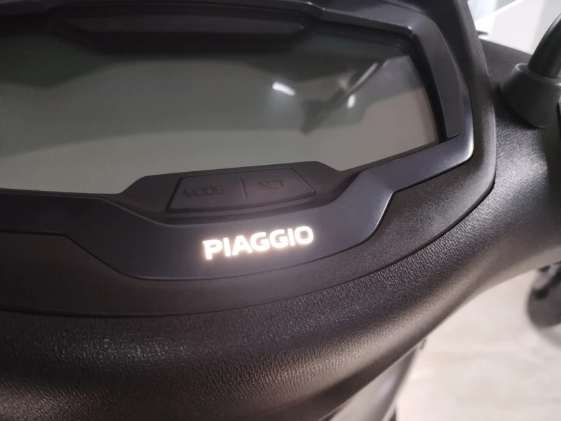 Piaggio Beverly 300HPE S ABS ASR NOV!!! , снимка 15 - Мотоциклети и мототехника - 52743046