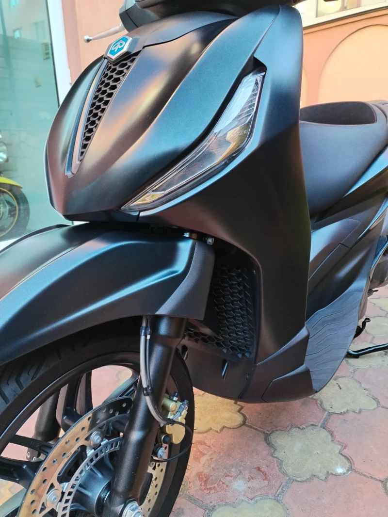 Piaggio Beverly 300HPE S ABS ASR NOV!!! , снимка 8 - Мотоциклети и мототехника - 52743046