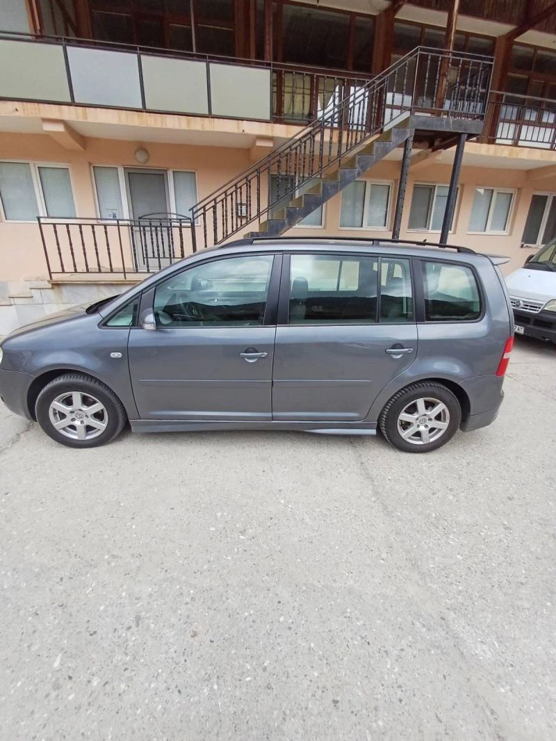 VW Touran, снимка 6 - Автомобили и джипове - 47767130