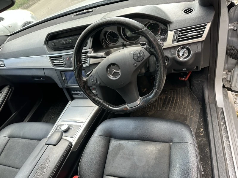 Mercedes-Benz E 220, снимка 10 - Автомобили и джипове - 47165394